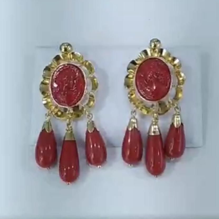 Pendientes Corales 3 Lagrimas en Oro 18 Ktes.