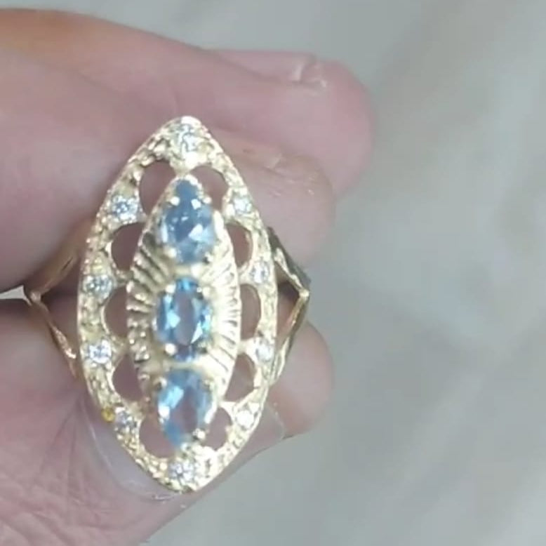 Anillo Lanzadera Piedras Rosa Francia o Agua Marina y Circonitas en Oro de 18 Ktes.
