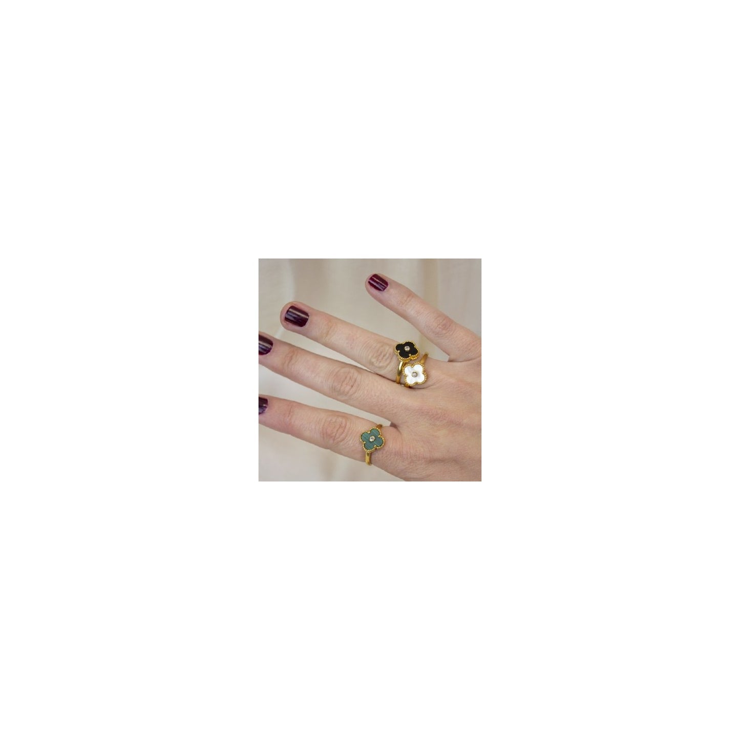 Anillo de Plata de Ley chapado en oro con flor en nácar y circonita blanca