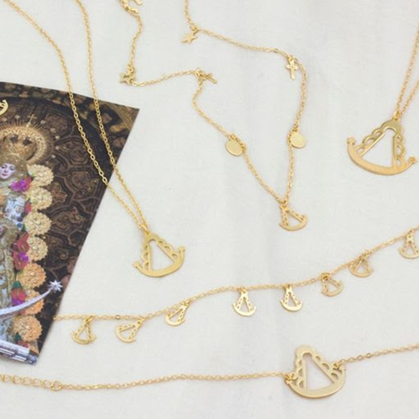 Gargantilla de Plata de Ley | Virgen del Rocío (Dos Tamaños)