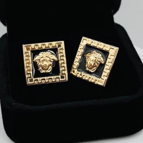 Pendientes cuadrados VERSACE en Oro de 18 Ktes.