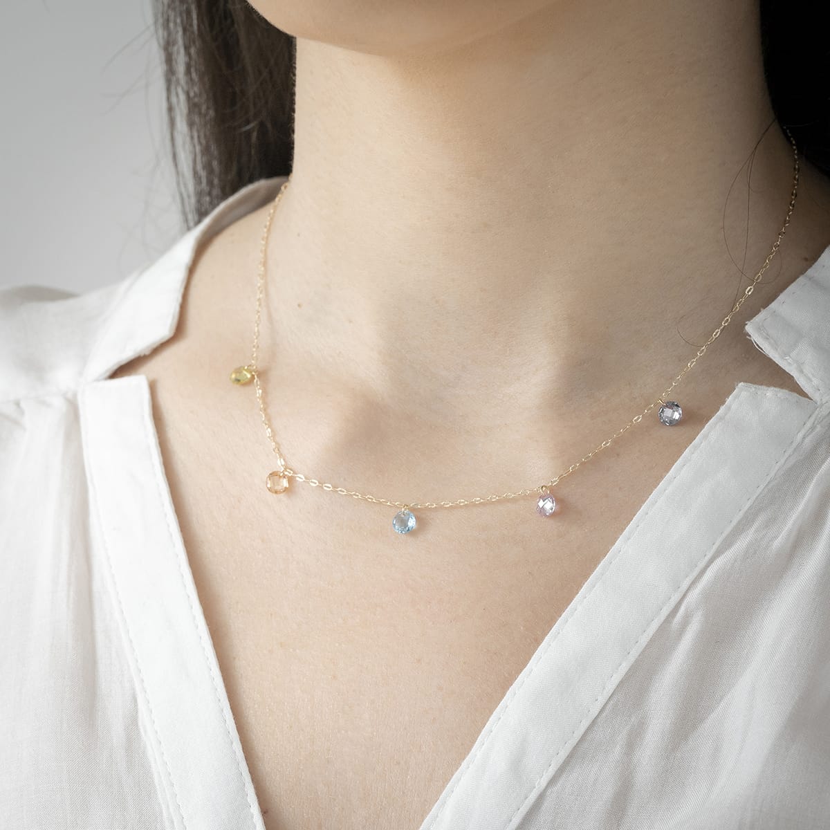 Gargantilla Circonitas de Colores en Oro de 18 Ktes.