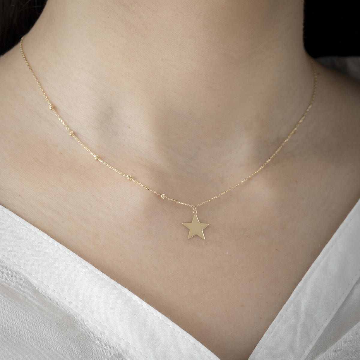 Gargantilla Bolitas Talladas y Estrella en Oro de 18 Ktes.