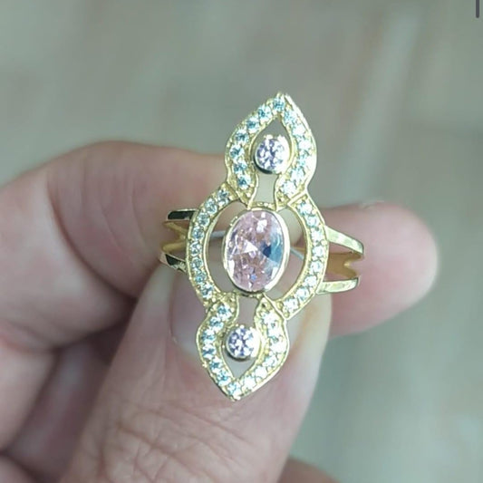 Anillo Lanzadera con Piedra Rosa Francia y Circonitas en Oro de 18 Ktes