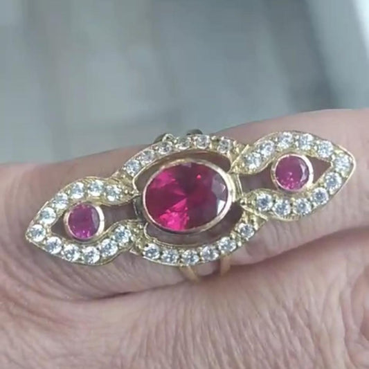 Anillo Lanzadera con Piedra Rubí y Circonitas en Oro de 18 Ktes