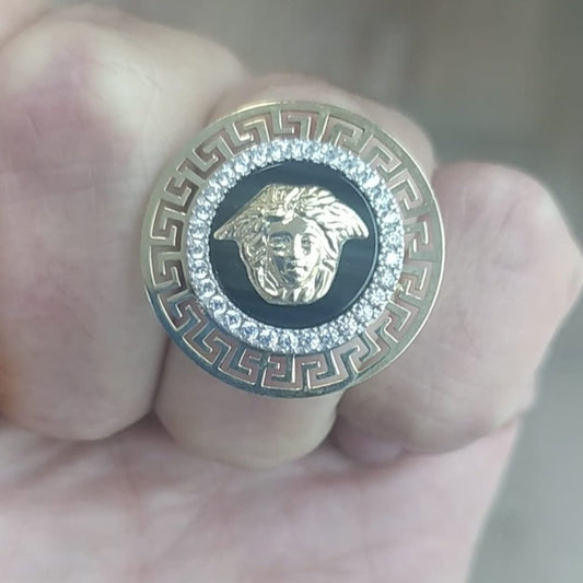 Anillo Tipo Versace con Grecas en Oro 18 Ktes.