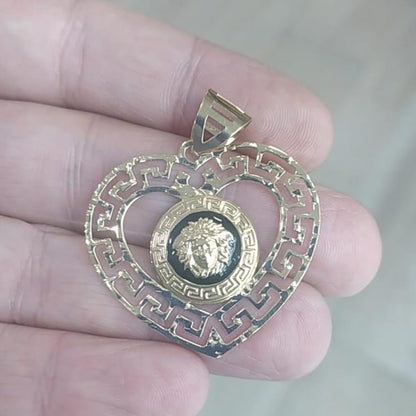 Colgante tipo Versace Corazón Grecas en Oro 18 Ktes.