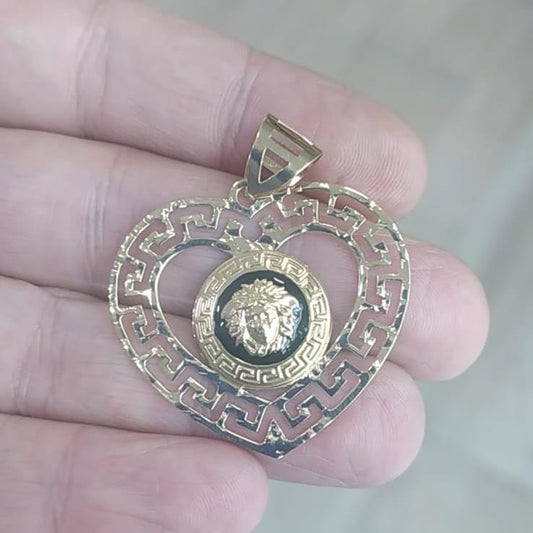 Colgante tipo Versace Corazón Grecas en Oro 18 Ktes.