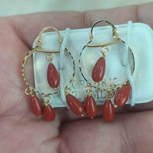 Pendientes Aros Tallados con Coral en Oro 18 Ktes.