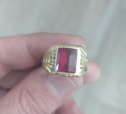 Sello Piedra Roja Tallada en Oro 18 Ktes.