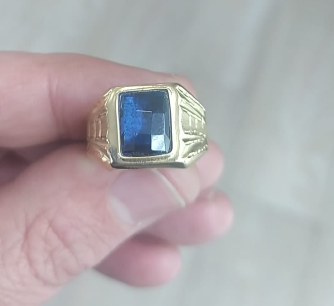 Sello Piedra Azul Tallada en Oro 18 Ktes.