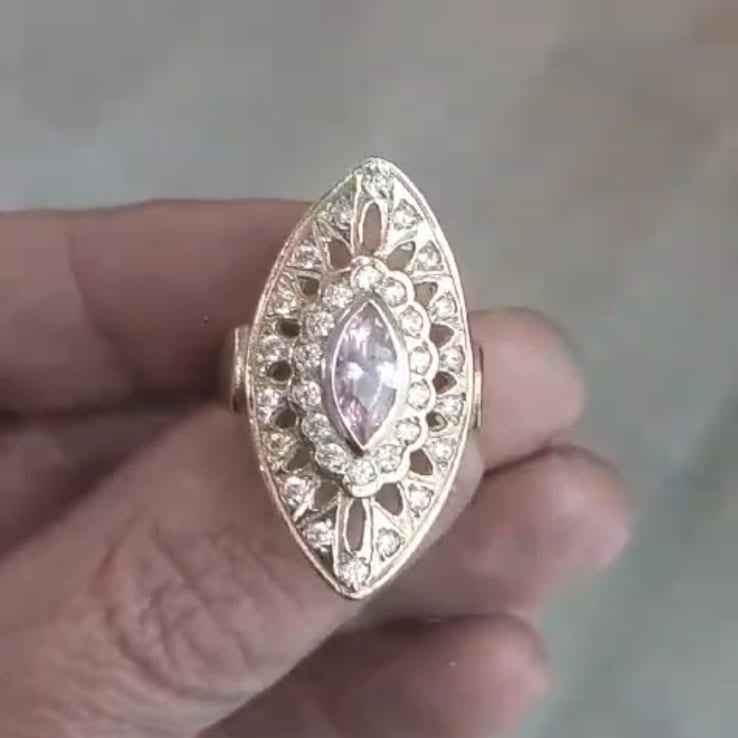 Anillo Lanzadera Circonitas con Piedra Rosa Francia en Oro 18 Ktes.