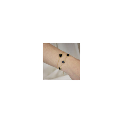 Pulsera de Plata de Ley chapada en oro con una flor en ónix negro